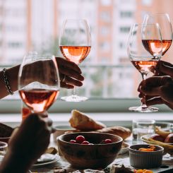 Altid plads til ros� med omtanke p� dit bord.